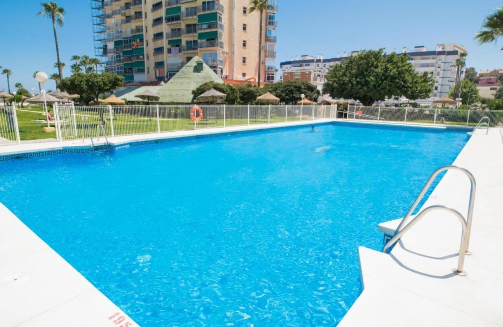 Appartement Estudio recién reformado en primera línea de playa à Benalmádena Extérieur photo